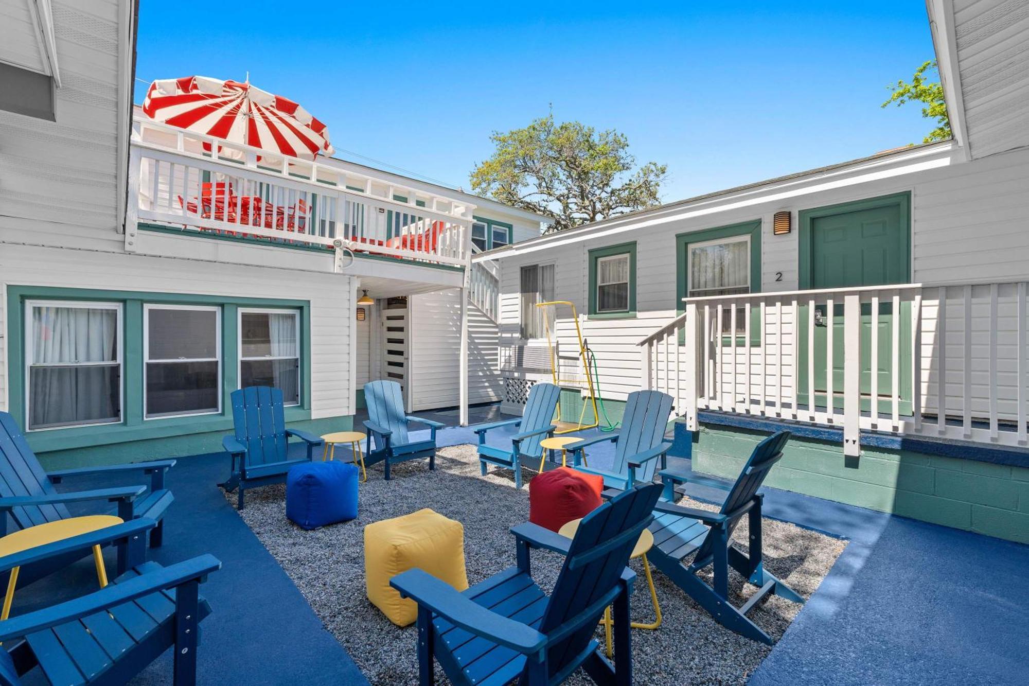 Apartment 4br2ba Sleeps 12 Pet-friendly Steps To