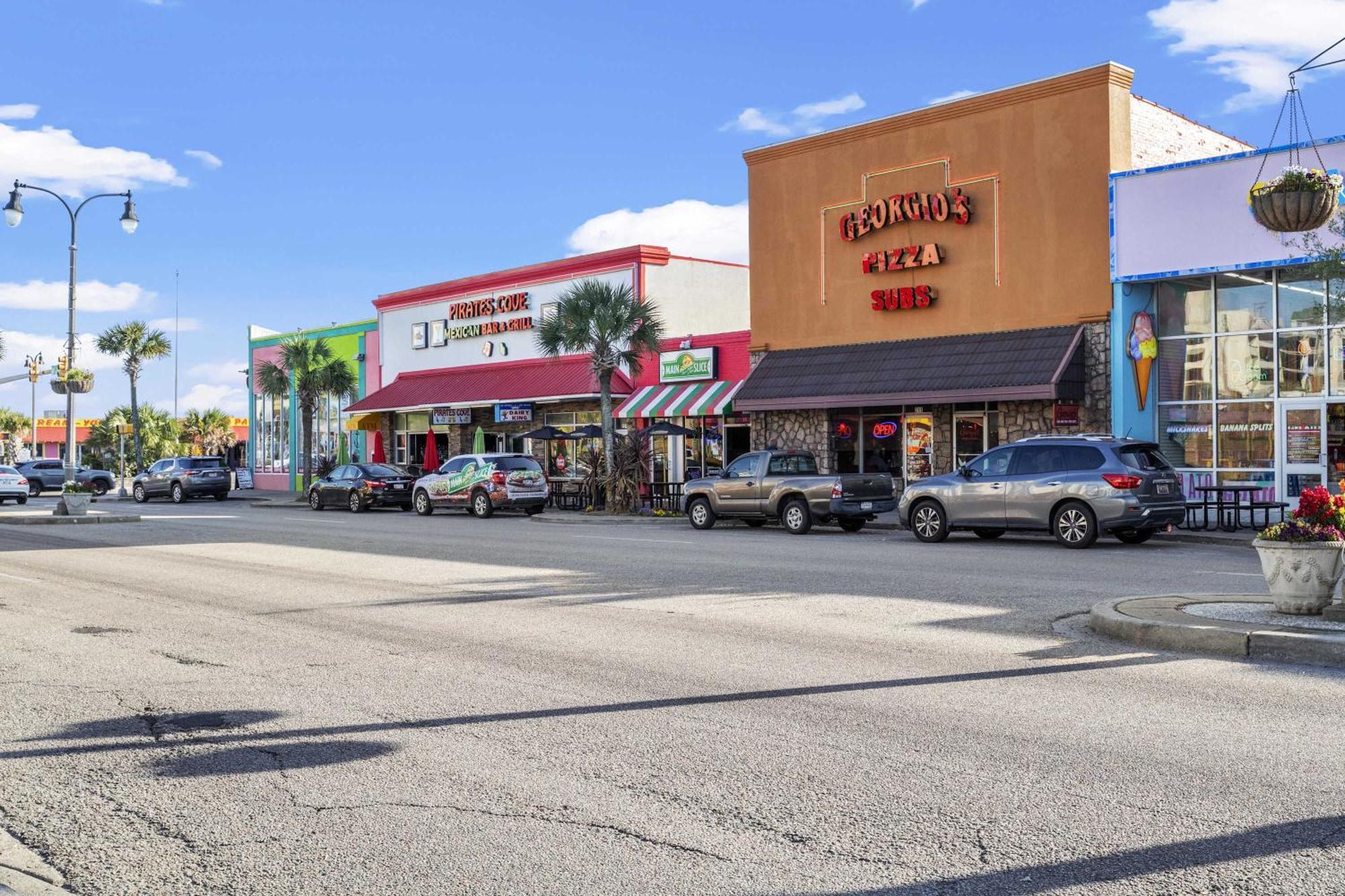 Apartment 4br2ba Sleeps 12 Pet-friendly Steps To